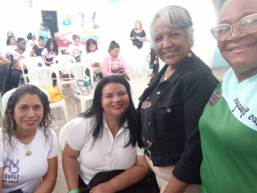 Sector educativo Los Guayos dice presente en el Congreso Pedagógico Estadal fase IV "La Escuela como Epicentro de la Calidad Educativa" en LNB Enrique Bernardo Núñez de Valencia 
<a href="/NicolasMaduro/">Nicolás Maduro</a> <a href="/_LaAvanzadora/">Yelitze Santaella</a> @MPPEDUCACION <a href="/rafaellacava10/">Rafael Lacava</a> <a href="/xiomaluna/">XIOMARA LUNA PROFESIONALES Y TÉCNICOS</a> 

 #PuebloVictorioso