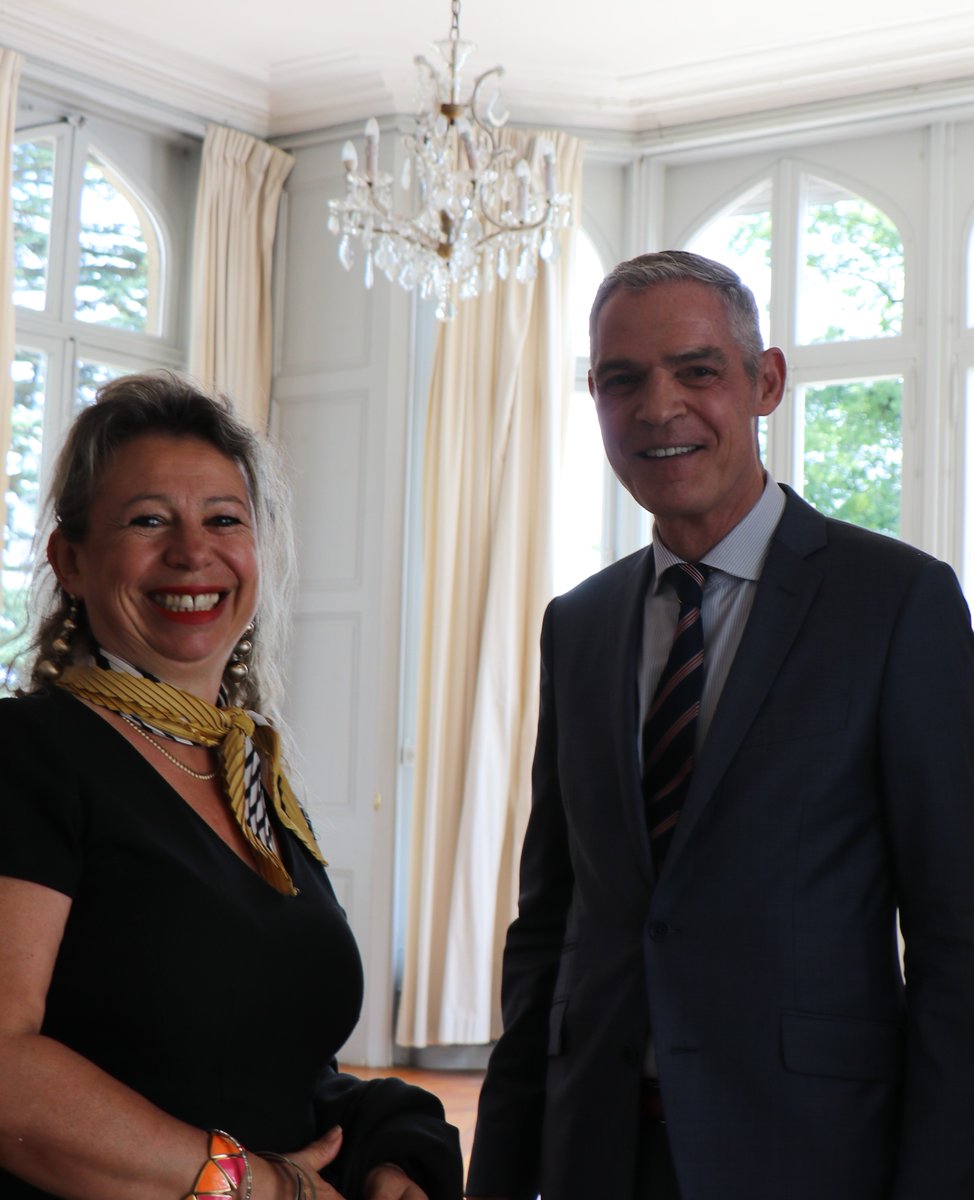 J'ai été ravie de participer à la cérémonie du 14 juillet vendredi passé à l'Ambassade de France, à Genève

Rencontre avec de nombreuses personnalités, notamment la directeur de l'ONU de Genève (photo), de l'OMC et naturellement l'Ambassadeur Bonnafont.

x.com/i/status/18138…