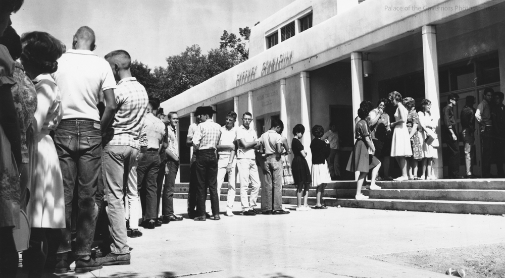 #Students lined up for registration, #SantaFeHighSchool, #SantaFe, #NewMexico, 1963
Creator: Santa Fe New Mexican (POG 029344) from the <a href="/thenewmexican/">Santa Fe New Mexican</a> collection