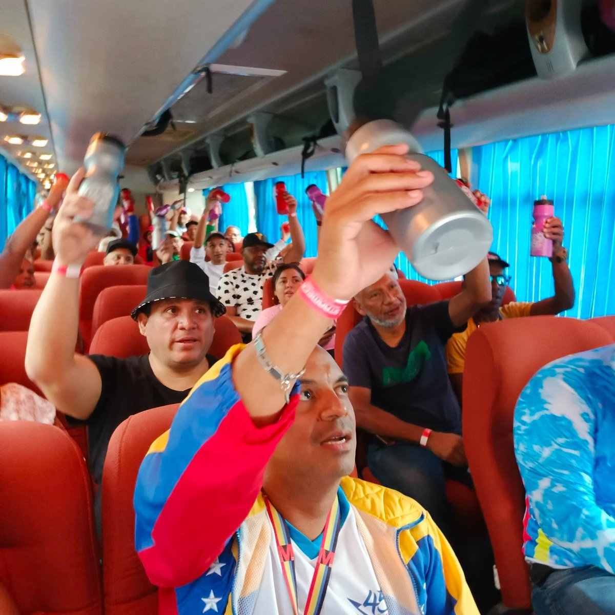 EdisonB25's tweet photo. ✊🏼 Gracias a nuestro Pdte Obrero @NicolasMaduro seguimos cumpliendo con la cláusula N° 78 de la XII convención colectiva vigente; garantizando a nuestros hermanos (as) trabajadores del @metro_caracas un día de recreación y esparcimiento en la hermosa Bahía de Buche. https://t.co/VKQ2kQcQsk