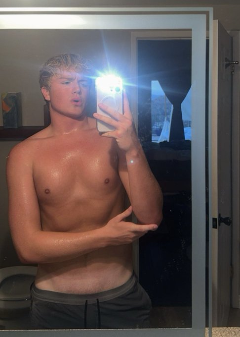 the sauna gets me everytime https://t.co/SJYjNpJWss
