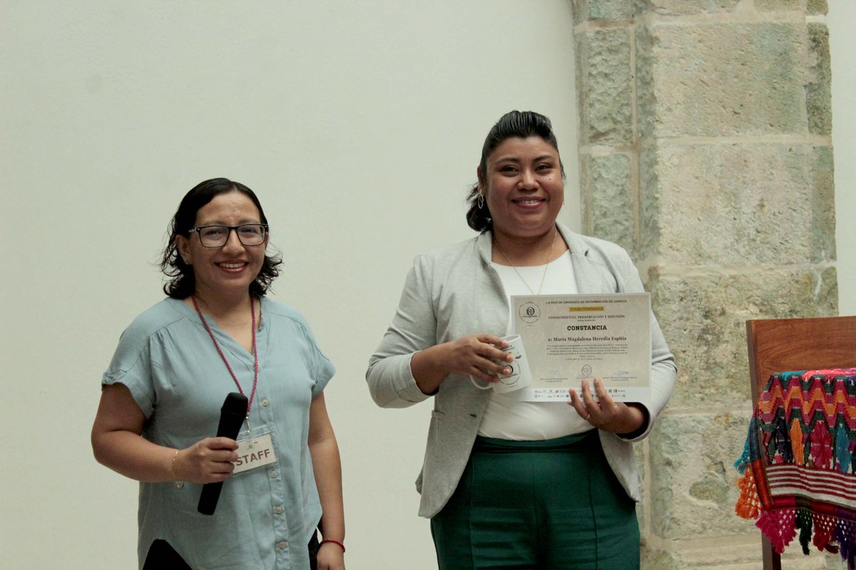 AGEO_GobOax's tweet photo. 3er. día del X Foro Itinerante de la @RuiOaxaca, Magdalena Heredia del Departamento de Conservación del Patrimonio Documental del #AGEO, participó con el tema: "La divulgación del conocimiento a través de los Archivos Históricos y su vinculación con la comunidad".
¡Enhorabuena! https://t.co/Vnem5pzGN4