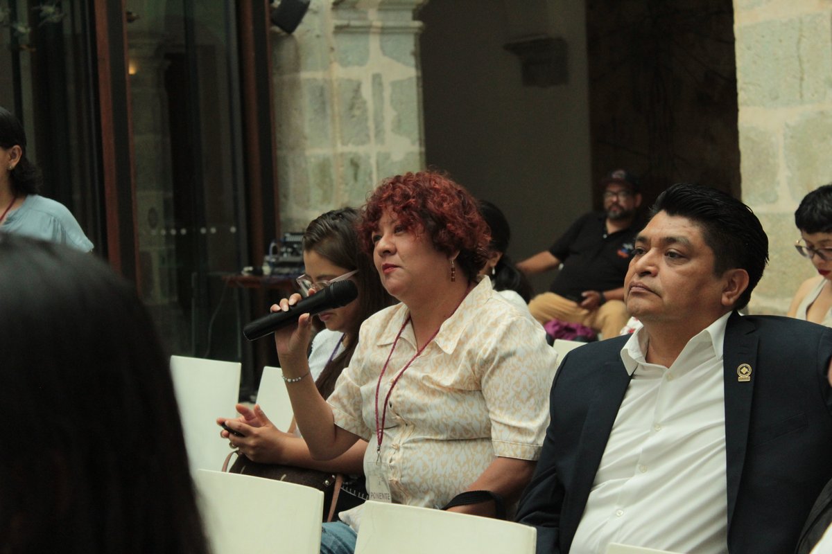 AGEO_GobOax's tweet photo. 3er. día del X Foro Itinerante de la @RuiOaxaca, Magdalena Heredia del Departamento de Conservación del Patrimonio Documental del #AGEO, participó con el tema: "La divulgación del conocimiento a través de los Archivos Históricos y su vinculación con la comunidad".
¡Enhorabuena! https://t.co/Vnem5pzGN4