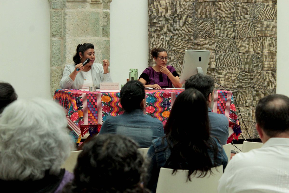 AGEO_GobOax's tweet photo. 3er. día del X Foro Itinerante de la @RuiOaxaca, Magdalena Heredia del Departamento de Conservación del Patrimonio Documental del #AGEO, participó con el tema: "La divulgación del conocimiento a través de los Archivos Históricos y su vinculación con la comunidad".
¡Enhorabuena! https://t.co/Vnem5pzGN4