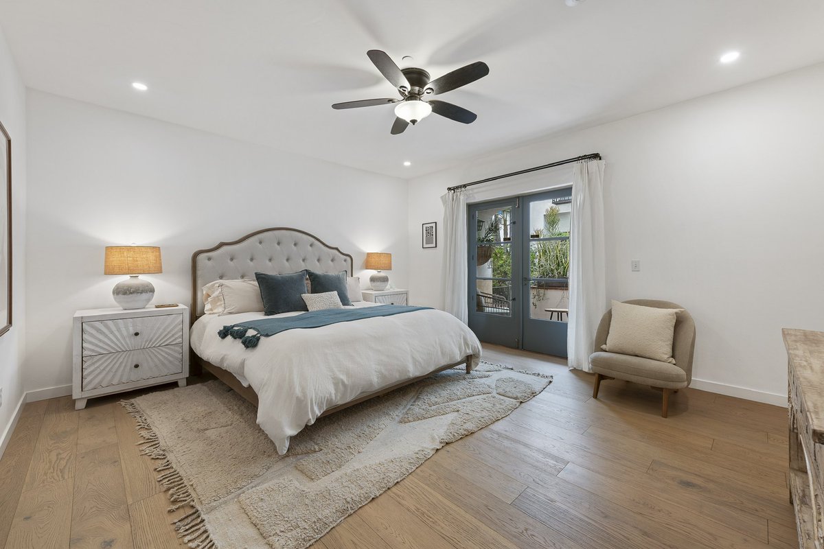 RogerPerryLA's tweet image. JUST REDUCED! 

1414 N Harper Ave #3

Now at $5,500/mo

3 beds • 2 baths • 1,470 sq ft

Exquisite Spanish Condo in “7 Fountains” For Lease! Oversized 2 bd/2ba, PLUS (1) huge, separate bedroom or office. All on a single level, this feels like its own detached home!