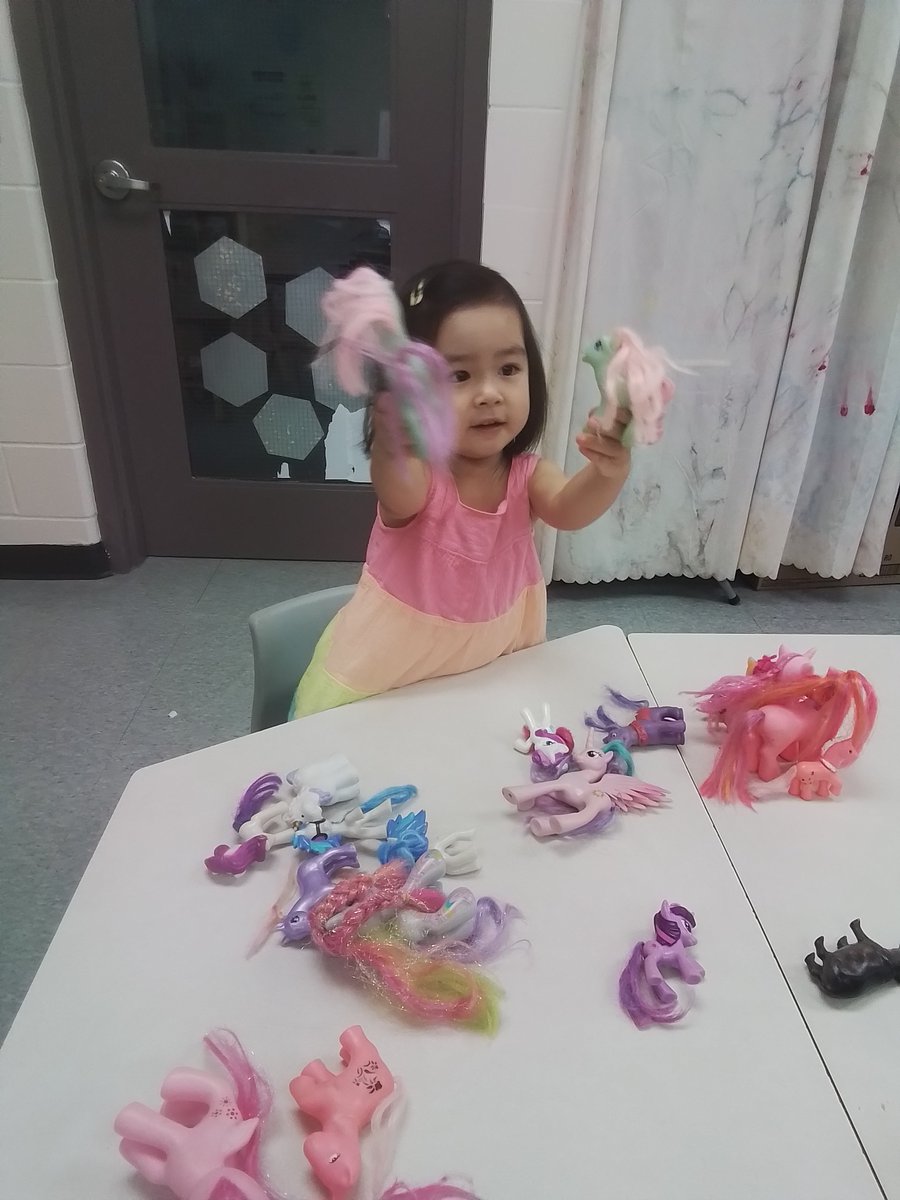 KatimavikELC's tweet image. Spontaneous colour matching with ponies in the preschool room this week #HDLH #colourmatch