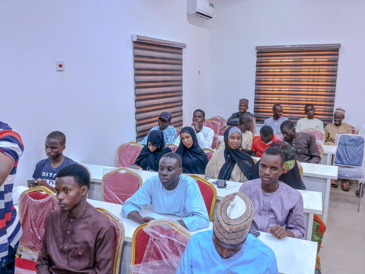 BMB1_Official's tweet photo. Photos: Final day at the Digital Skills Training Workshop on Internship and Apprenticeship programme, organized by Borno Information and Communication Technology Development Agency (@BICTDA_Borno) in partnership with Google, and Mind the Gap.
#Bictda #Borno #Mindthe_Gap #Google https://t.co/SOjqChnHGq