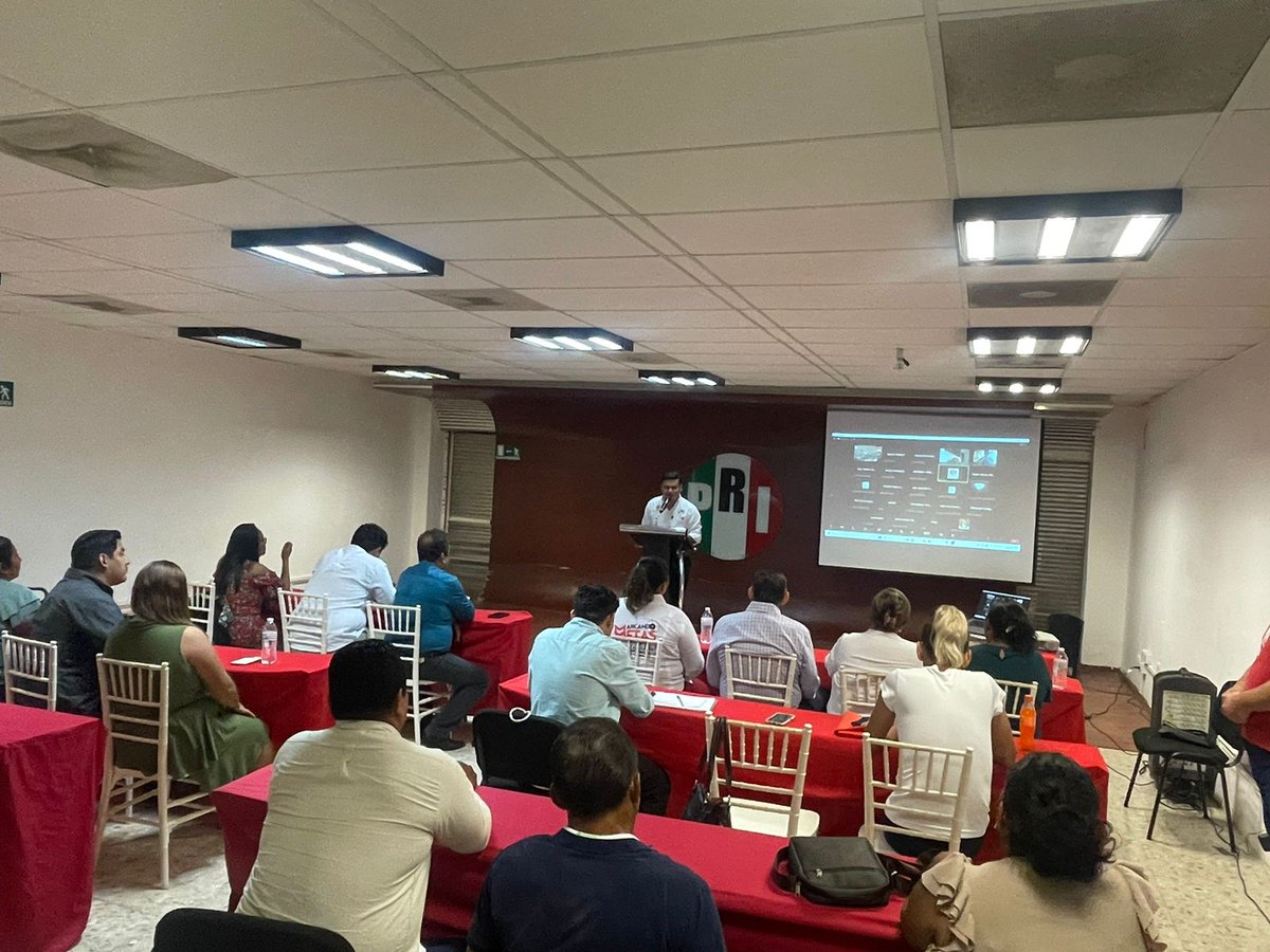 irhtabasc0's tweet photo. Un éxito nuestra 3ra Jornada de Diálogos Políticos, Nuevos Retos, Nuevas Oportunidades. Agradecemos  al Senador Electo @NestorCamarillo por tan excelente ponencia. 

Una nueva etapa del #PRI debe estar acompañada de la formación política de su Militancia. 

#SomosReyesHeroles https://t.co/QskYmb7LVS