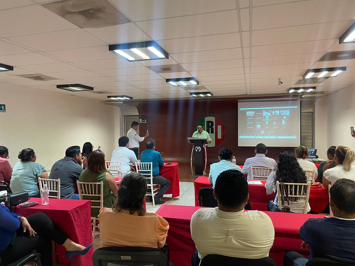 irhtabasc0's tweet photo. Un éxito nuestra 3ra Jornada de Diálogos Políticos, Nuevos Retos, Nuevas Oportunidades. Agradecemos  al Senador Electo @NestorCamarillo por tan excelente ponencia. 

Una nueva etapa del #PRI debe estar acompañada de la formación política de su Militancia. 

#SomosReyesHeroles https://t.co/QskYmb7LVS