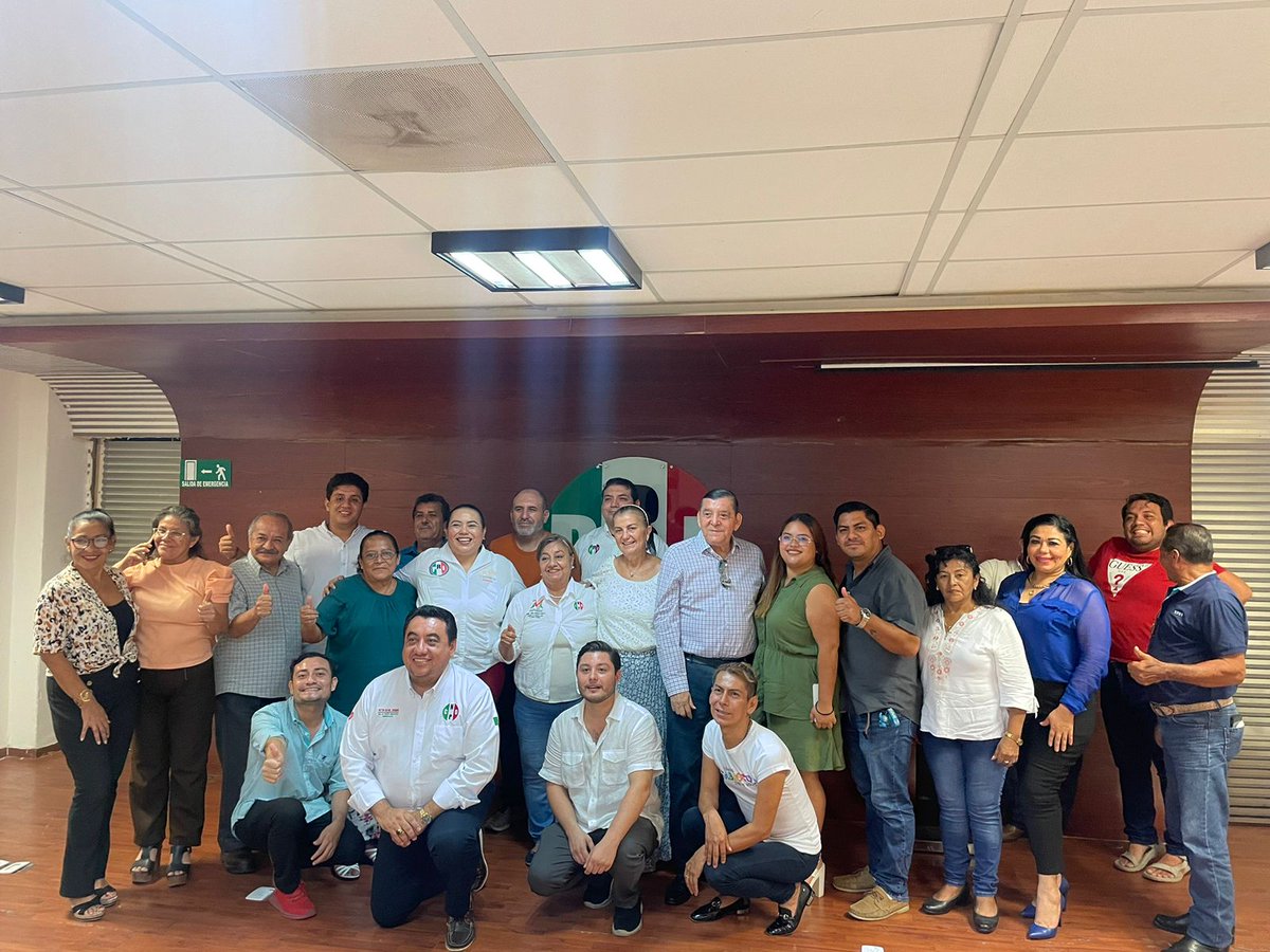 irhtabasc0's tweet photo. Un éxito nuestra 3ra Jornada de Diálogos Políticos, Nuevos Retos, Nuevas Oportunidades. Agradecemos  al Senador Electo @NestorCamarillo por tan excelente ponencia. 

Una nueva etapa del #PRI debe estar acompañada de la formación política de su Militancia. 

#SomosReyesHeroles https://t.co/QskYmb7LVS