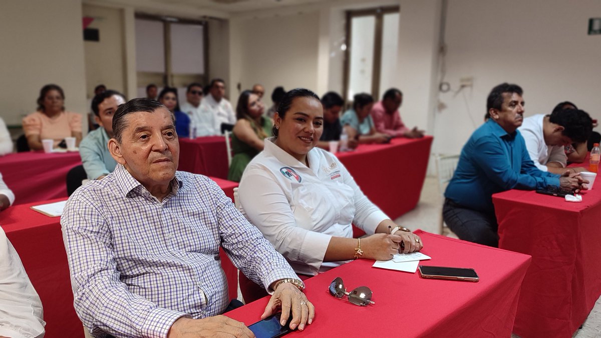 irhtabasc0's tweet photo. Un éxito nuestra 3ra Jornada de Diálogos Políticos, Nuevos Retos, Nuevas Oportunidades. Agradecemos  al Senador Electo @NestorCamarillo por tan excelente ponencia. 

Una nueva etapa del #PRI debe estar acompañada de la formación política de su Militancia. 

#SomosReyesHeroles https://t.co/QskYmb7LVS