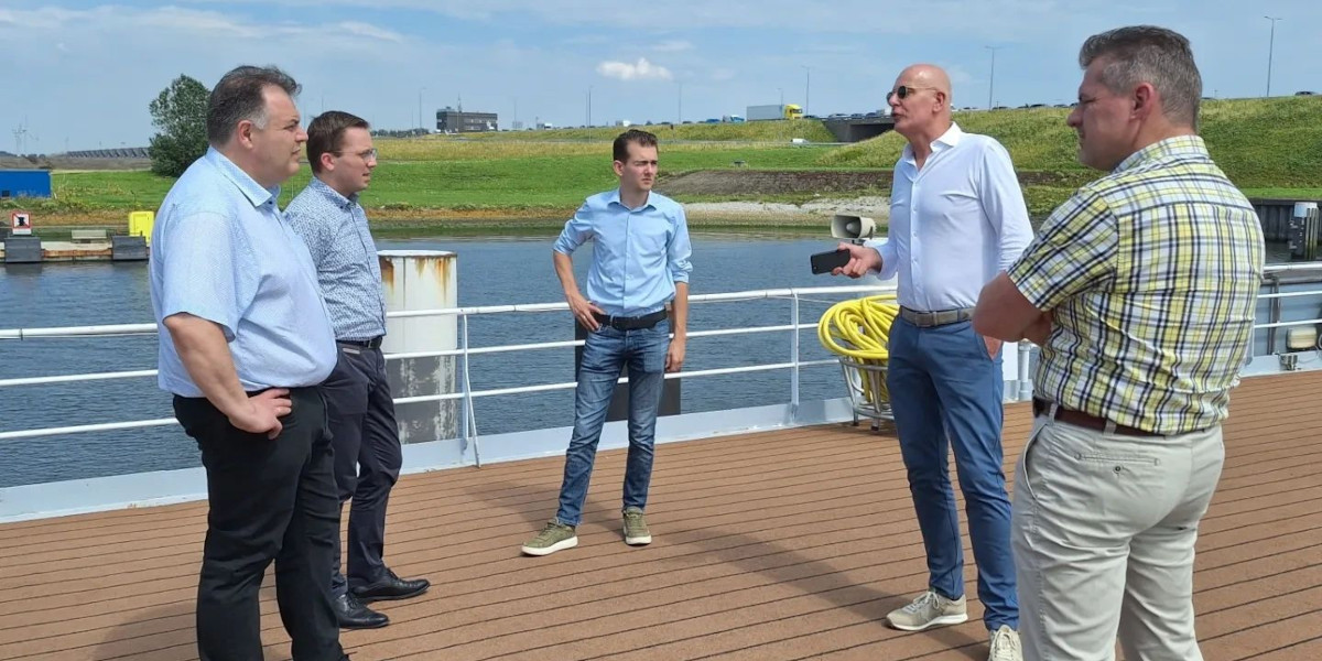 SGP Goeree-Overflakkee: SGP-fractie laat zich bijpraten op asielschip 'Esmeralda' in Stellendam - sgpgo.nl/2024/07/sgp-fr…