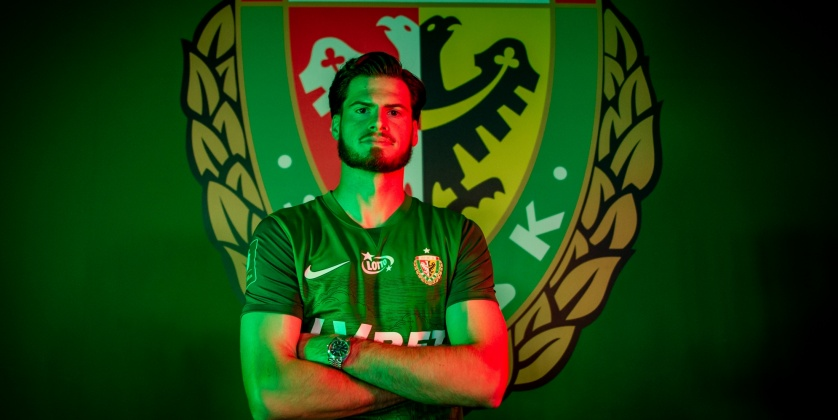 mercatosphera's tweet photo. 🇵🇱 El #SlaskWroclaw ha fichado al medio-defensivo rumano Tudor Baluta (25 | #FarulConstanta) como agente libre. Firma hasta junio de 2026. https://t.co/RRpnBk6rXD