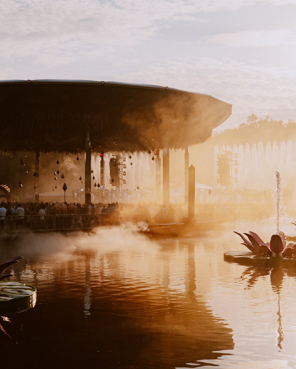 tomorrowland's tweet photo. Creating memories for a lifetime. https://t.co/47rPB97Ibn