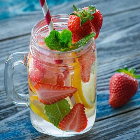 IamAdeIfeSam's tweet photo. Fruit-infused water is another sip smart way to ditch sugar sweetened beverages.

Thank me later 😌 😉

#SipSmartChallenge24
#SSBTax
#SSBTaxSaves @CAPPAfrica  @HealthyFood_NG https://t.co/69L4kwU0fR