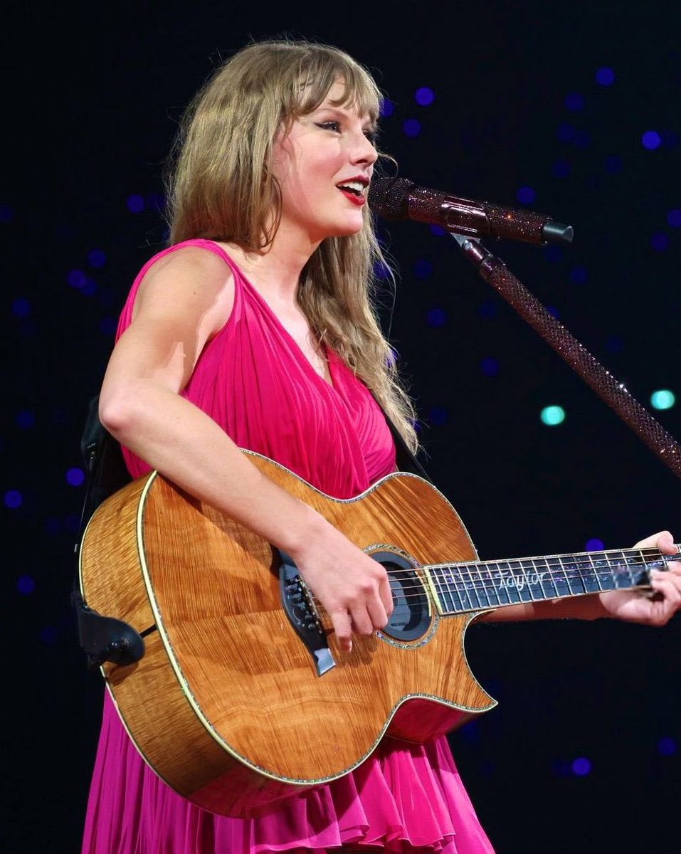 TSwiftLA's tweet photo. 🏟️ | Night 3 Surprise Songs 

Guitar: “Paper Rings” x “Stay Stay Stay”
Piano: “it’s time to go” x “Better Man” #GelsenkirchenTSTheErasTour https://t.co/hfrv08tlIC
