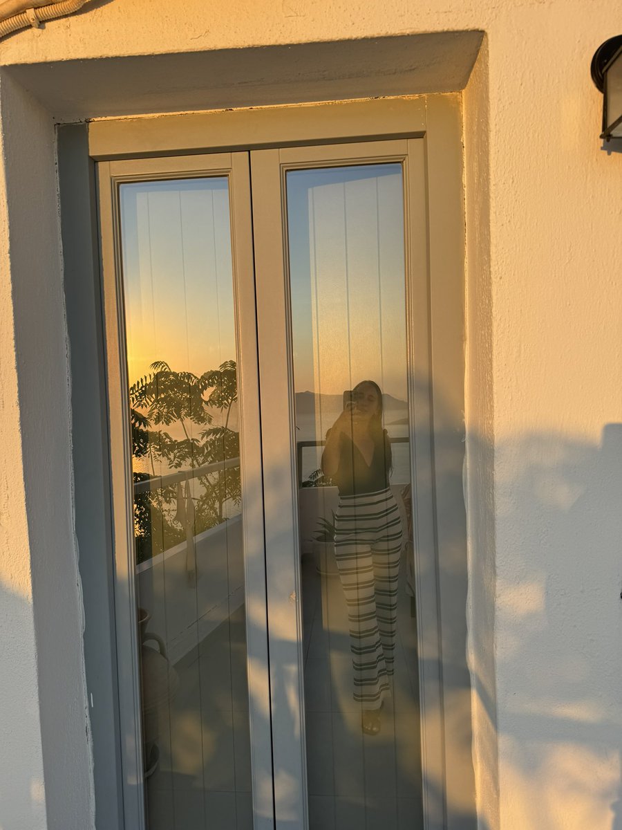 anna_esteve's tweet photo. Amigos, la vida, era esto 🌅 https://t.co/fjFbbt5D1f