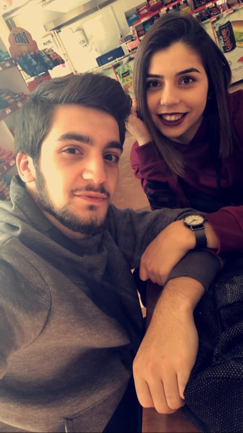 aysnryy's tweet photo. Soldakiler evlenmek istiyordu | sağdakiler onları kıramadı https://t.co/681HHrWRSU