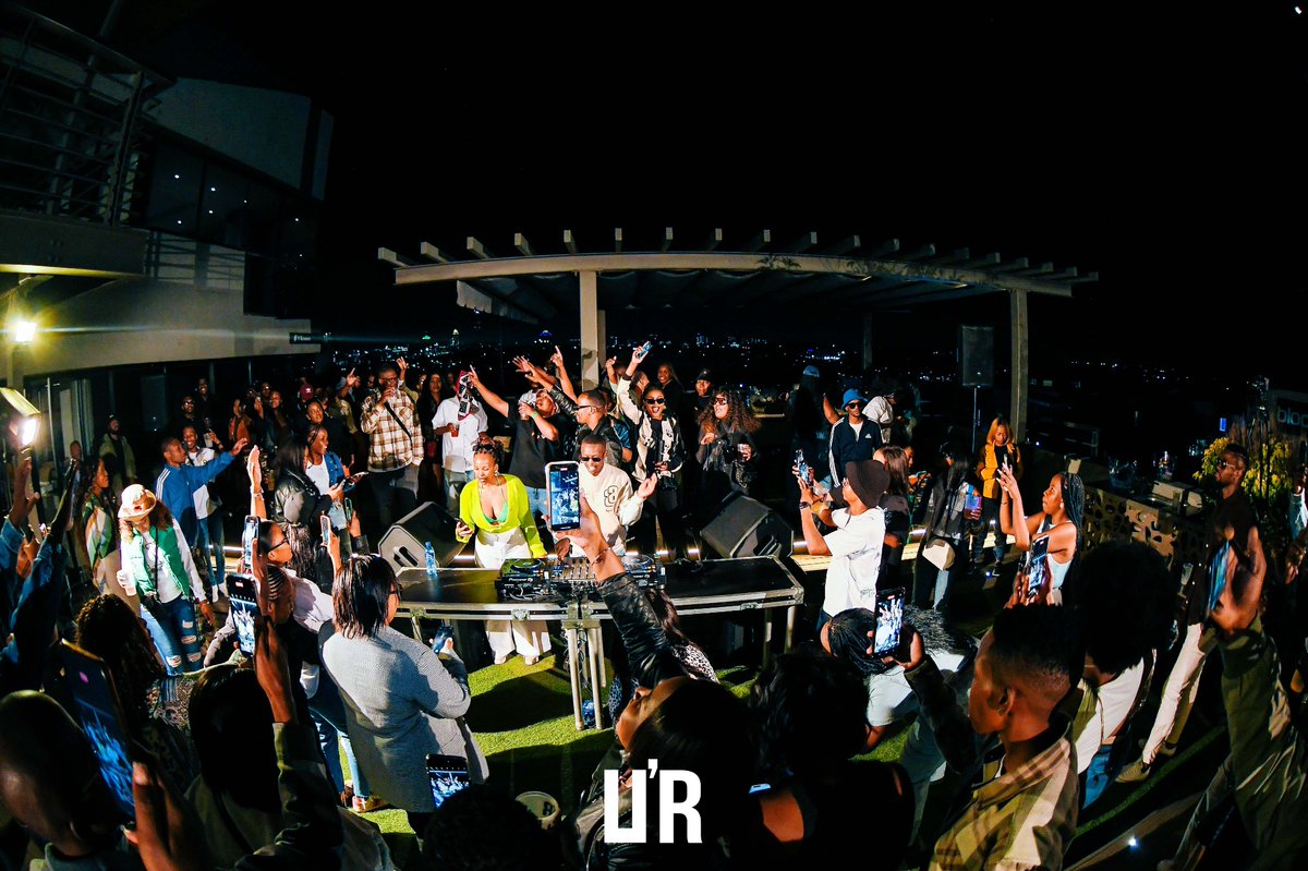 U.R_home tweet media