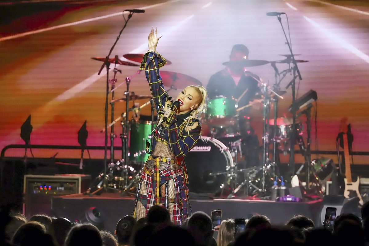 GiveToNorthwell's tweet image. .@northwellhealth's 19th annual #FeinsteinSummerConcert raised a record-breaking $3.6M to advance medical research at the #FeinsteinInstitutes! 🎉 🎤 Thank you to @gwenstefani, @chriswragge & #LawrenceScottEvents for making it a great evening 💙 bit.ly/4f6xKXb