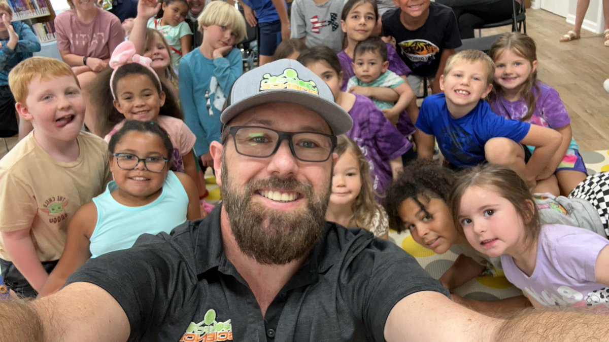 STEMLabOnTheGo's tweet photo. Summer #science #adventure, at Logan County Public Library, in #Kentucky.
#HookedOnScience #MrScience #Summer #SummerSTEM #STEM #KYSTEM #Russellville #Auburn https://t.co/e8DFdVpsgO