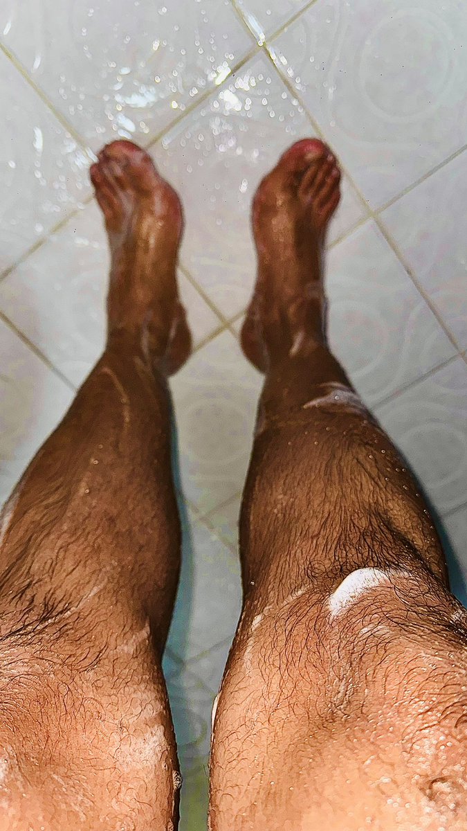 BetoFeet91X's tweet photo. Quien se baña conmigo #love #Mexico #feet #piesdescalzos #cdmx2024 #patas #gay https://t.co/DsRq18xy9U
