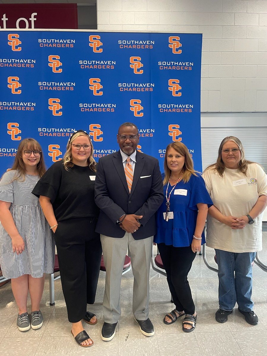 What a fabulous group of teachers at DCS #NewTeacherOrientation!

#TheHope is blessed to have this crew!

It's going to be a great year! 

💙⚡️🧡

#TeamDCS #BetterTogether #ChargerNation #lilChargers