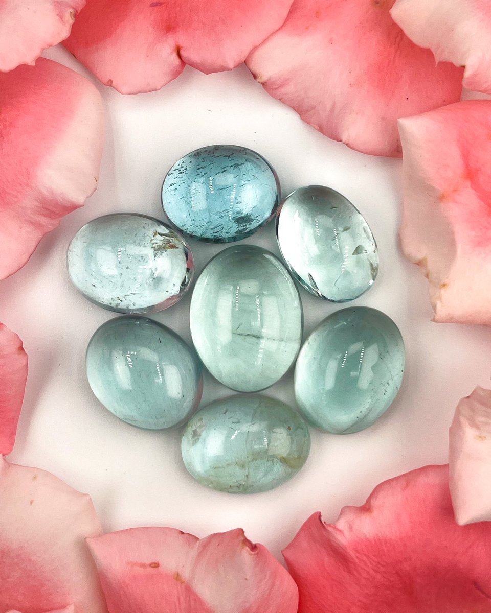 luciditygems's tweet photo. LARGE AQUAMARINE CABS 🌊 now available in limited quantities! One Moss Aquamarine up for grabs as well 💧 These big chunky beauties are pendant sized… the largest Aquamarine pieces we’ve had available to date 🐟

#metalsmith #silversmith #metalsmithing #silversmithing https://t.co/3phAHCqRUo