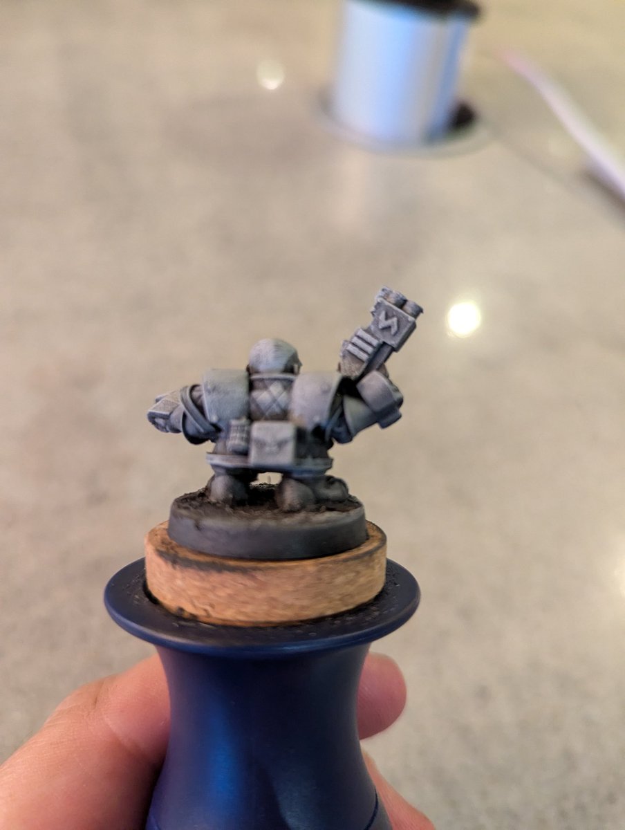 This Friday's #hobbytime. Now I'm not a fan of #slapchop but in my ever increasing years I'm finding it does help map out light and shade for my aging eyes.
Anyhoo this is  Rökthane
Schiltron Toothcutter from <a href="/Curis/">naipe naipe</a> and he's gorgeous and intimidating! #dwarf