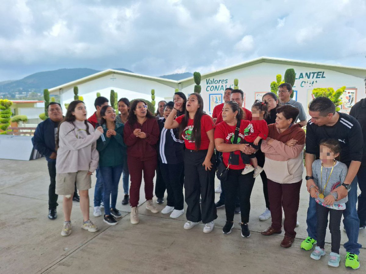ConalepElOro's tweet photo. Convivencia Familiar
Hoy disfrutamos de un día lleno de alegría y unión en nuestra Convivencia Familiar. Los trabajadores  trajeron a sus familias para compartir momentos especiales y participar en diversos juegos y actividades.
#ApasionadamenteCONALEP
#ElPoderDeServir https://t.co/ThNzJaOUgx