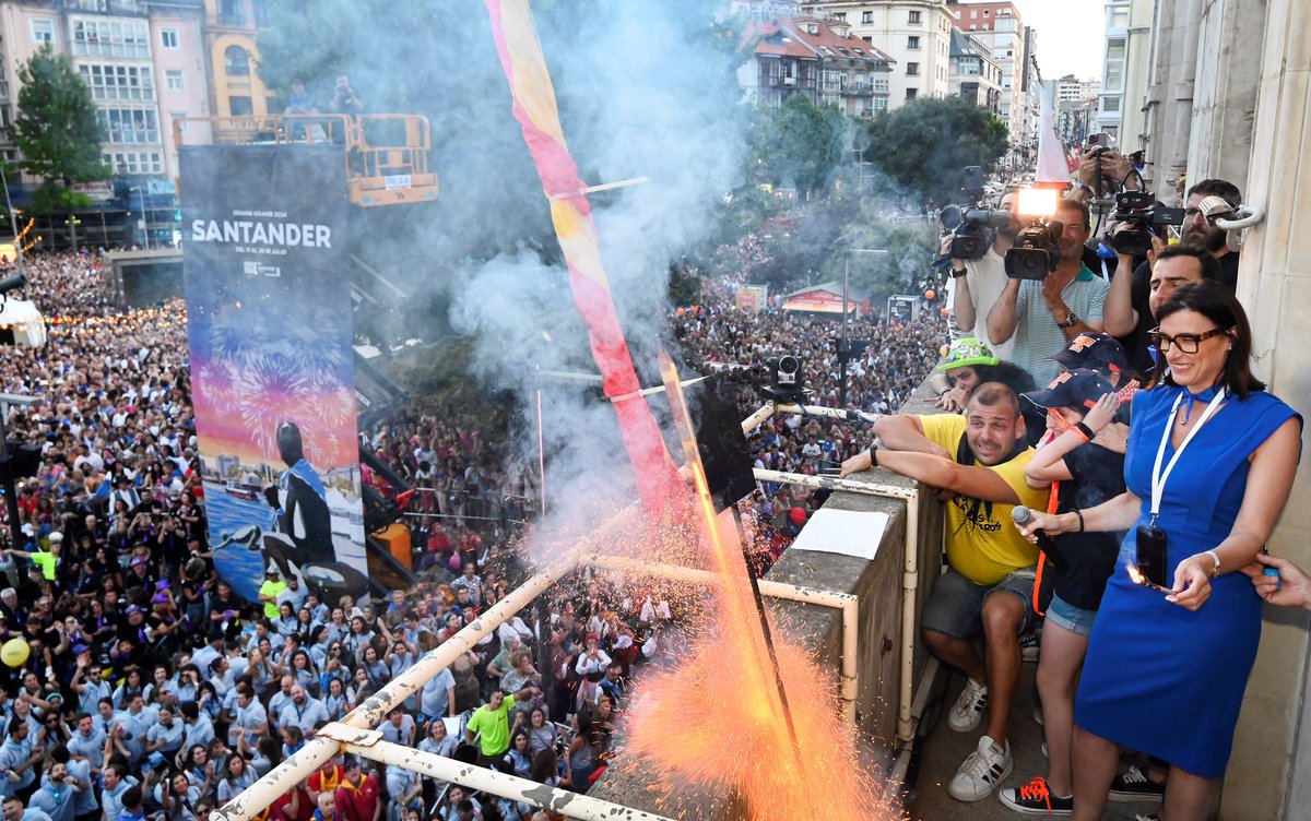 gemaigual's tweet photo. 🎉🎊#Santander ya está en fiestas‼️
Emocionada tras lanzar el chupinazo acompañada de las peñas de la ciudad
Nos esperan 1️⃣0️⃣ intensos días llenos de actividades y momentos para disfrutar
Feliz Semana Grande 2024‼️ https://t.co/z1ETE9uWyU