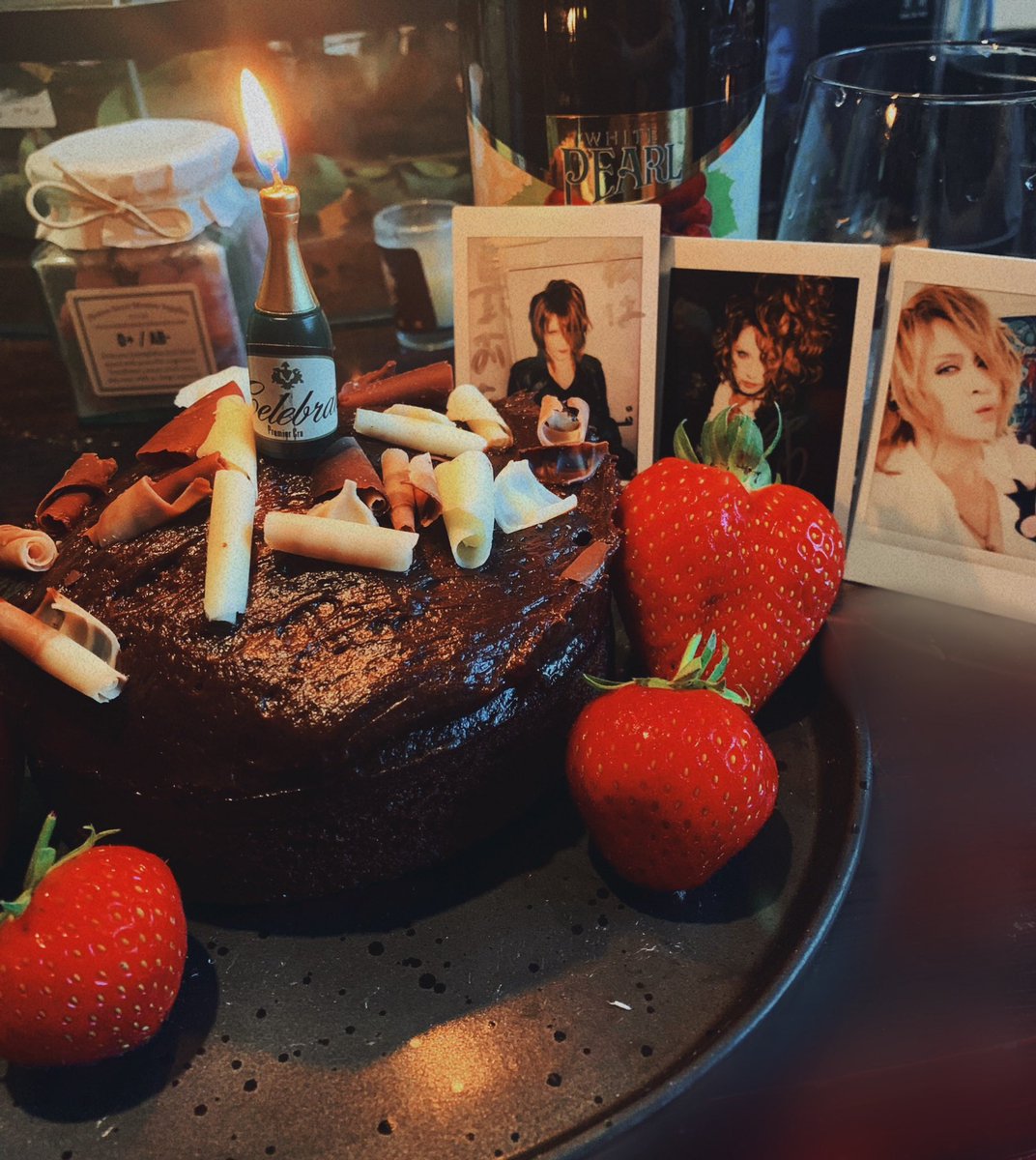 lestaesthetic's tweet photo. Happy Birthday, @KamijoOfficial ❤️🌹✨

Celebrating with @TeZakiRoseII 
——
#KAMIJO #KAMIJODay https://t.co/UKYzWpW2li
