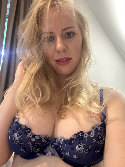 Heb jij zin om te videobellen schat?   https://t.co/r6SKahDOgT   Zie ik je daar?   #porno #sexy #blond<a href="/tag/lingerie"class="tags"><span>#lingerie</span></a><a href="/tag/blond"class="tags"><span>#blond</span></a><a href="/tag/sexy"class="tags"><span>#sexy</span></a><a href="/tag/hot"class="tags"><span>#hot</span></a><a href="/tag/porno"class="tags"><span>#porno</span></a><a href="/tag/nude"class="tags"><span>#nude</span></a><a href="/tag/horny"class="tags"><span>#horny</span></a>