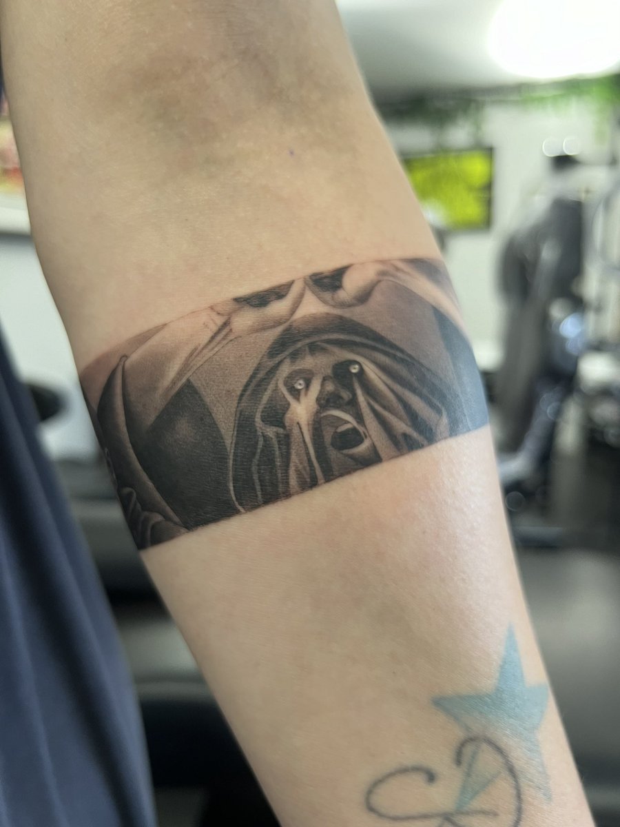 julesispanicing's tweet photo. Fresh (off a binger in the woods) 
@tylerrjoseph @joshuadun 
@twentyonepilots 
#cliqueart #cliquetattoo
📍Origin Tattoo London https://t.co/XqRnB6pdY1