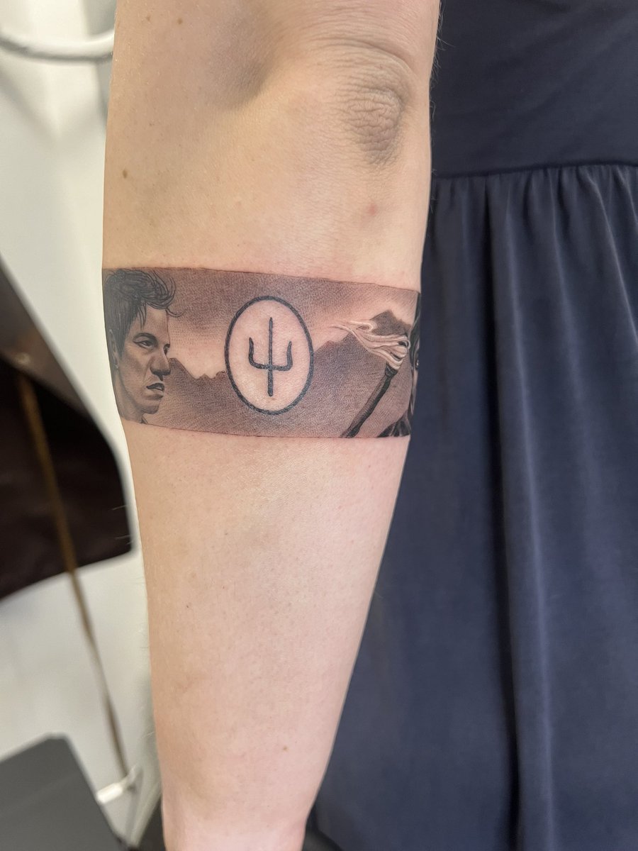 julesispanicing's tweet photo. Fresh (off a binger in the woods) 
@tylerrjoseph @joshuadun 
@twentyonepilots 
#cliqueart #cliquetattoo
📍Origin Tattoo London https://t.co/XqRnB6pdY1