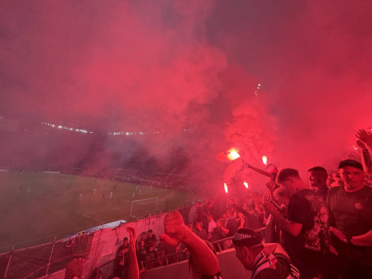 latko76's tweet photo. Śmierć podatki .. i remis z braćmi
#SLALGD https://t.co/dTu7Soob04