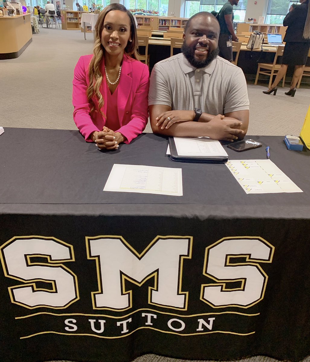 fhenderson1908's tweet photo. Such an exciting day welcoming our newest @SuttonCougars to the team! We are looking forward to an incredible school year! Thank you @MrEdwardsELA and Ms. Williams for your leadership supporting our new teachers and staff! @MerriweatherEDU @APSInductsYou 🖤💛 https://t.co/ZqNkasszhg