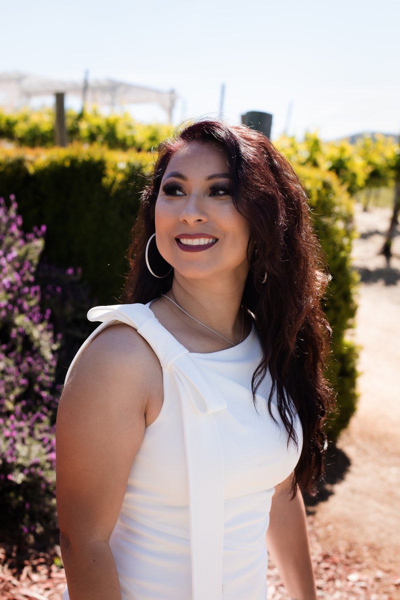 PremierBridal's tweet photo. Shift your focus from selling to serving. ✨ 

🔁 Build trust by understanding your clients’ vision and concerns. 
💡 Build relationships - listen, share, guide. 
🌟 Stand out by providing value - share tips, ideas, insights. 

👉 It’s about the experience, not just the sale. ❤️ https://t.co/fVrpb8IDKZ
