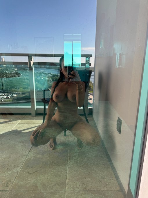 NEW TITTY ALERT 🍒 https://t.co/GL4ckXrrZ5