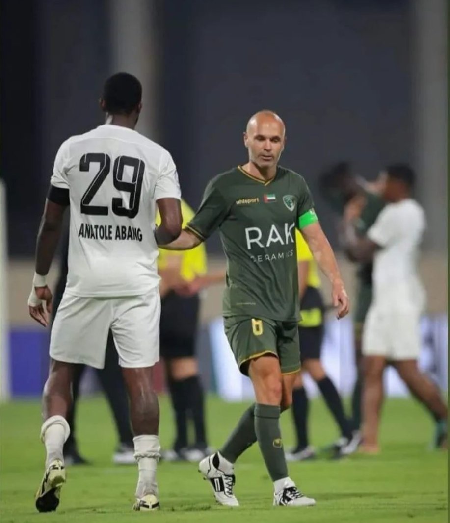 Kosi_foottalk's tweet photo. Abang Anatole ft Andre Iniesta

#iniesta #rainbowfc #cameroon https://t.co/MonFIt30FE