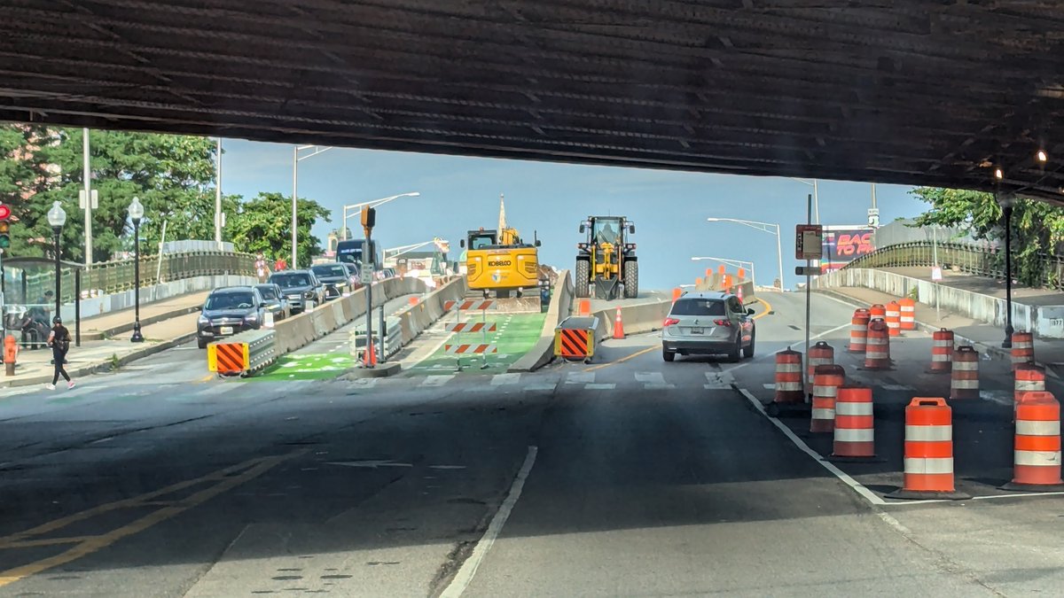 What's going on with the north ave bridge bike lane? Concrete jersey barriers on a bridge? I thought that was impossible... 😅
<a href="/BmoreCityDOT/">Baltimore City DOT</a> <a href="/bikemorebmore/">Bikemore</a>