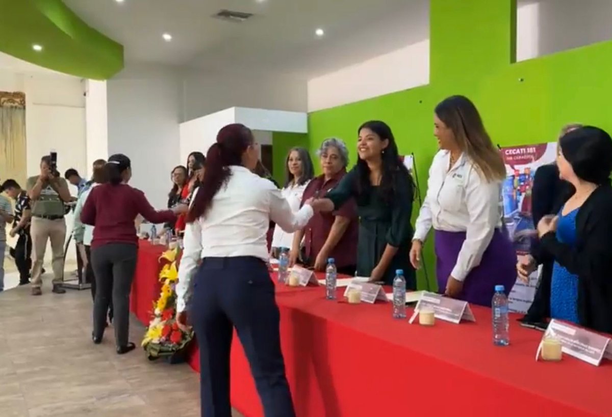 #CJMInforma

El 15 de julio, en representación de la Mtra. Mónica Kemp Zamudio, coordinadora general del Centro de Justicia para las Mujeres del Estado de San Luis Potosí, personal del área de Empoderamiento asistió a la clausura del ciclo escolar del CECATI) 181.