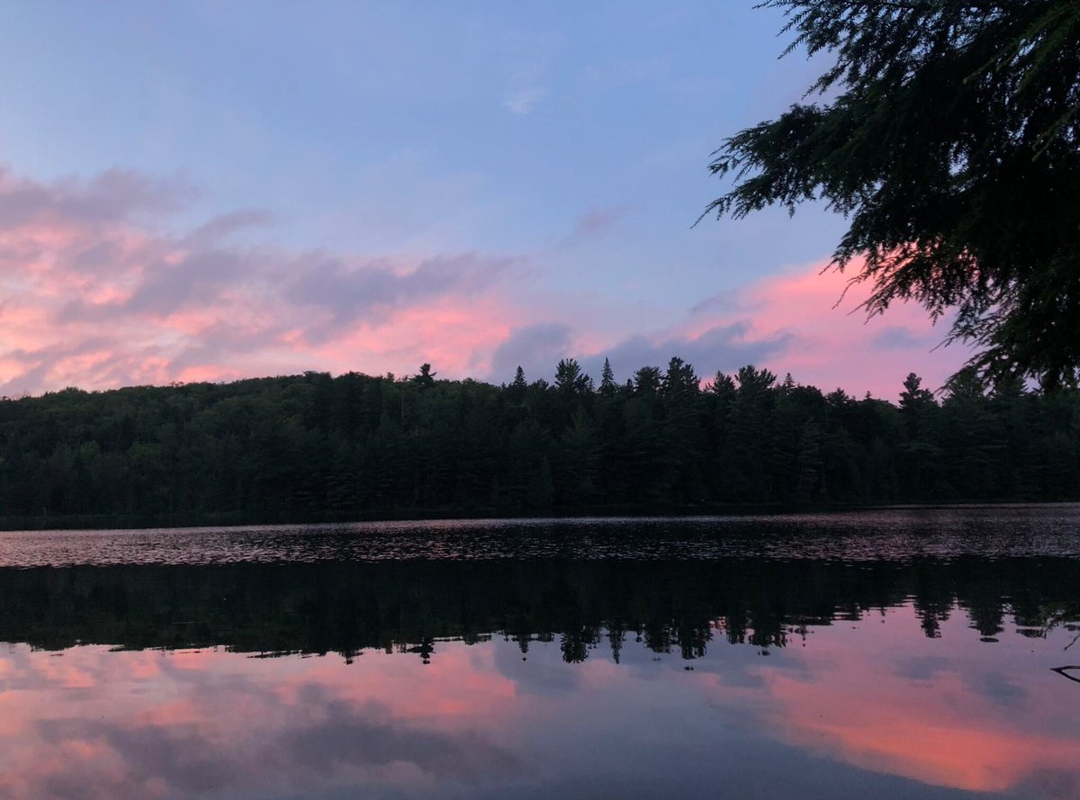 Algonquin_PP's tweet image. There’s nothing like a summer sunset in Algonquin Park 🌞

As Healthy Parks Healthy People Day comes to an end, take time to reflect on how you can strengthen your connection with nature every day! 
   
Where’s your favourite spot to watch the sunset in Algonquin Park?

#HPHP