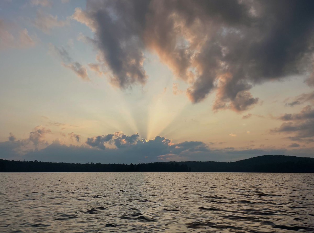 Algonquin_PP's tweet image. There’s nothing like a summer sunset in Algonquin Park 🌞

As Healthy Parks Healthy People Day comes to an end, take time to reflect on how you can strengthen your connection with nature every day! 
   
Where’s your favourite spot to watch the sunset in Algonquin Park?

#HPHP