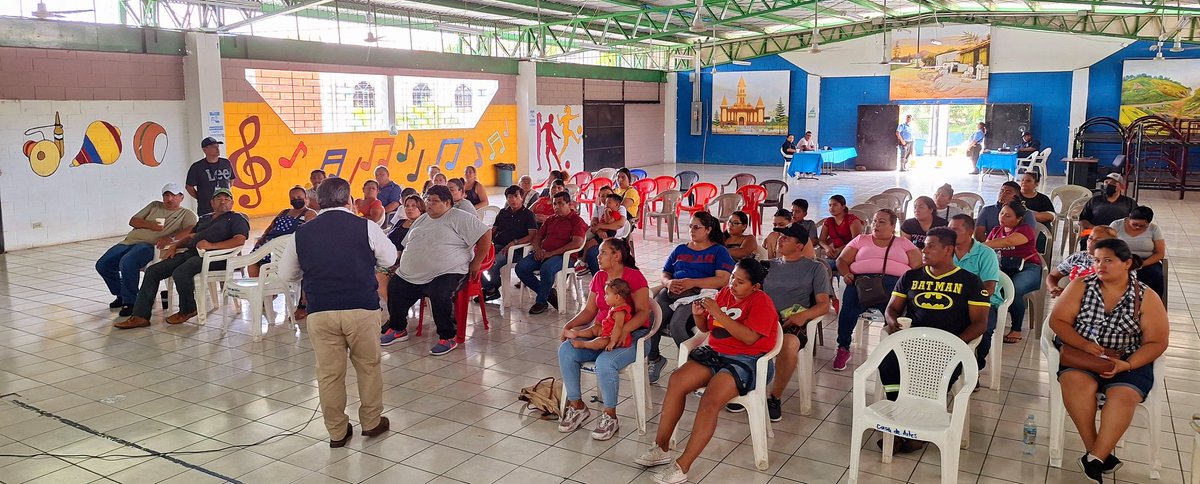 irodriguezutcep's tweet photo. Siguiendo las instrucciones de nuestro alcalde @marioduran. iniciamos el proceso de las #FiestasPatronales del #DistritoMejicanos con una Asamblea informativa para nuestros comerciantes! Este encuentro es clave para coordinar esfuerzos y asegurar el éxito del evento, 🎉🪁🪅 https://t.co/yS7SVfFgW6