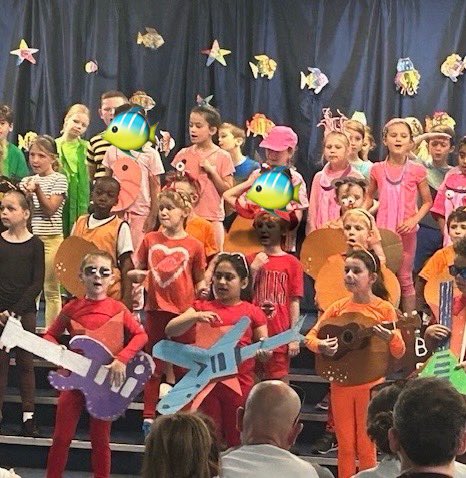 OaktreeThe's tweet photo. What a busy week it has been for our year 2 children, singing, dancing and celebrating prior to the next stage of their life journeys into year 3. You have been an amazing cohort and we wish each and everyone of you every happiness for the future 💙 https://t.co/YsZoO7c6QE