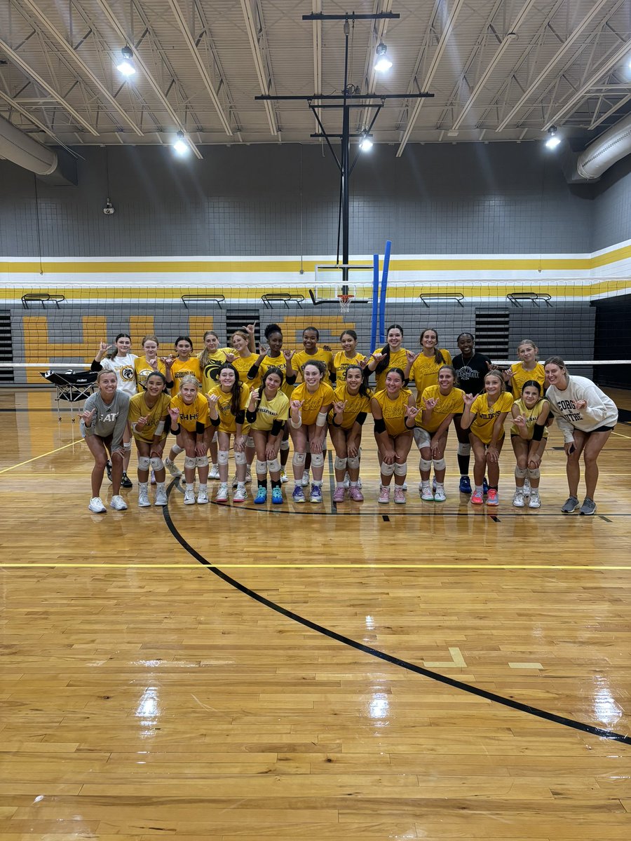 RHHS Volleyball tweet media