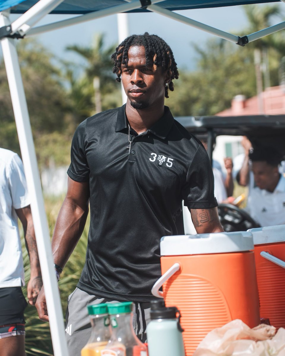 Blueprint_NIL's tweet photo. Some flix from our First Annual Golf Event ⛳️
@josiahmiamen @dareal_Ferguson @DeanPatterson01 

#PawsUp #fiu #fiufootball #fiuhoops https://t.co/1wmfjouXZK