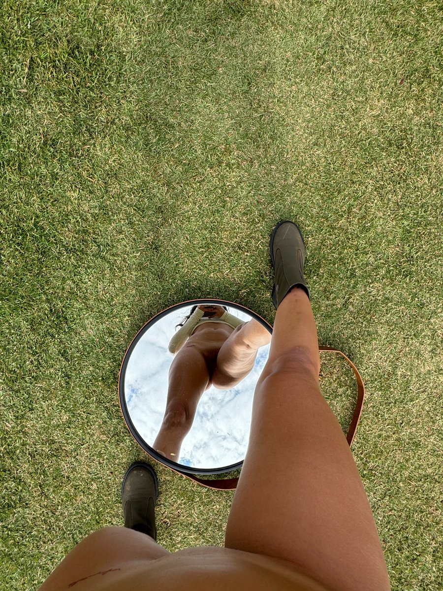 unforgetmia's tweet photo. I like to see men from here, from my feet  👣 https://t.co/KuJFkFhFTf