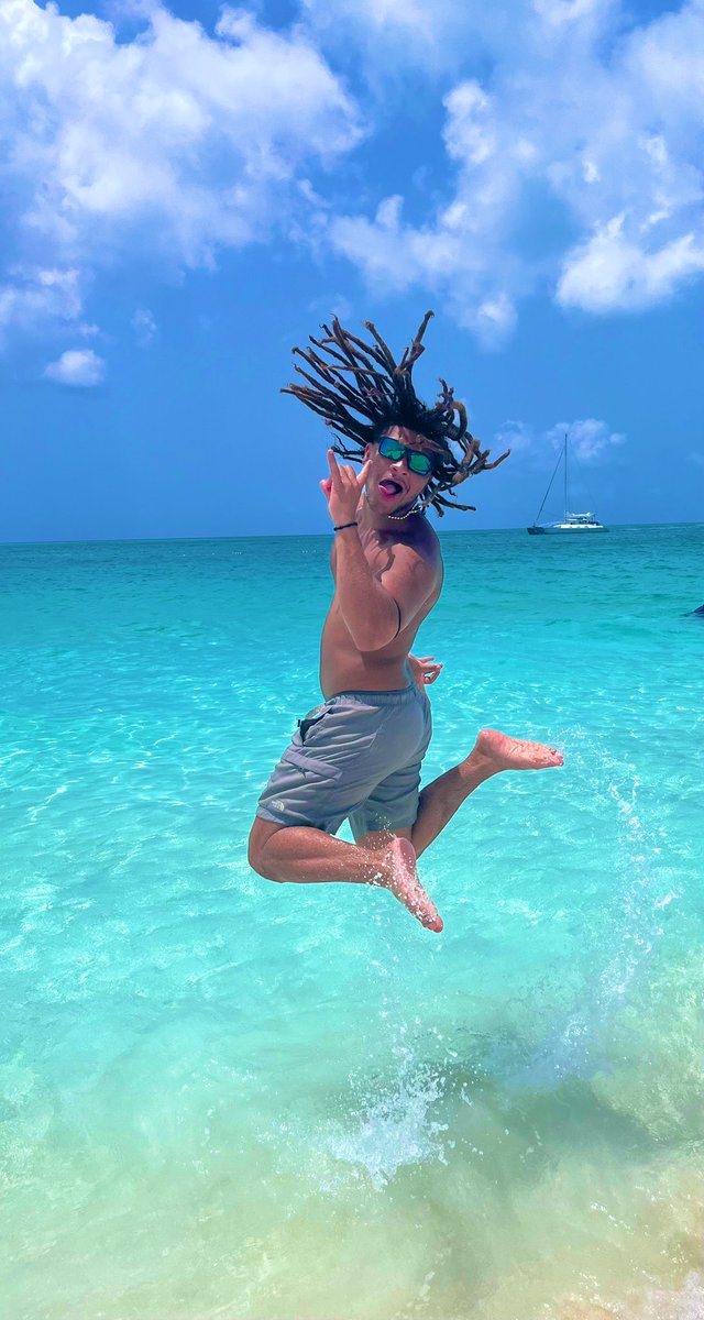TaeveonLane's tweet photo. Water clear but we not at the pool🪼 https://t.co/Q7IoVNae2M